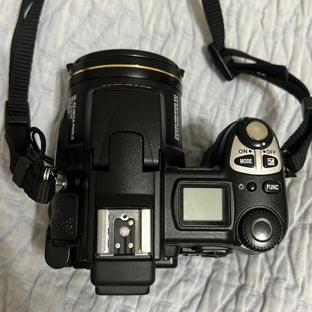 Nikon CoolPix 5700
